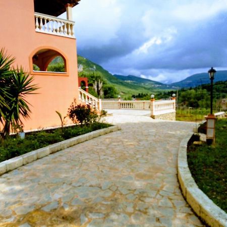 Villa Silvia Ágios Matthaíos Kültér fotó