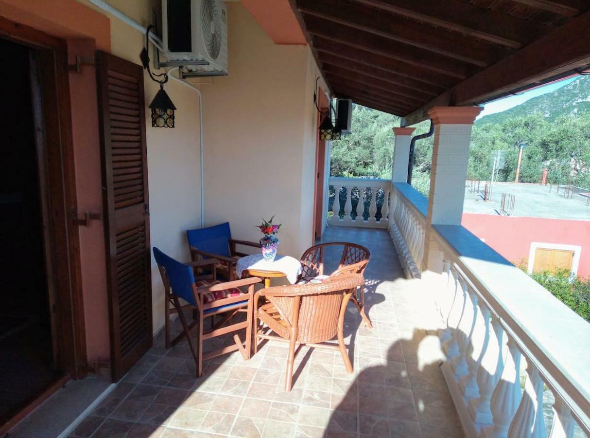 Villa Silvia Ágios Matthaíos Kültér fotó