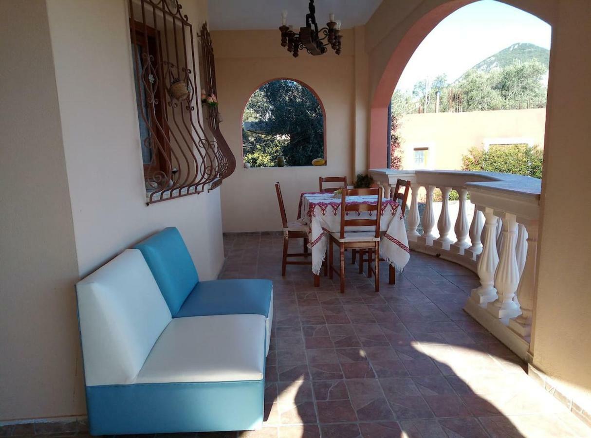 Villa Silvia Ágios Matthaíos Kültér fotó