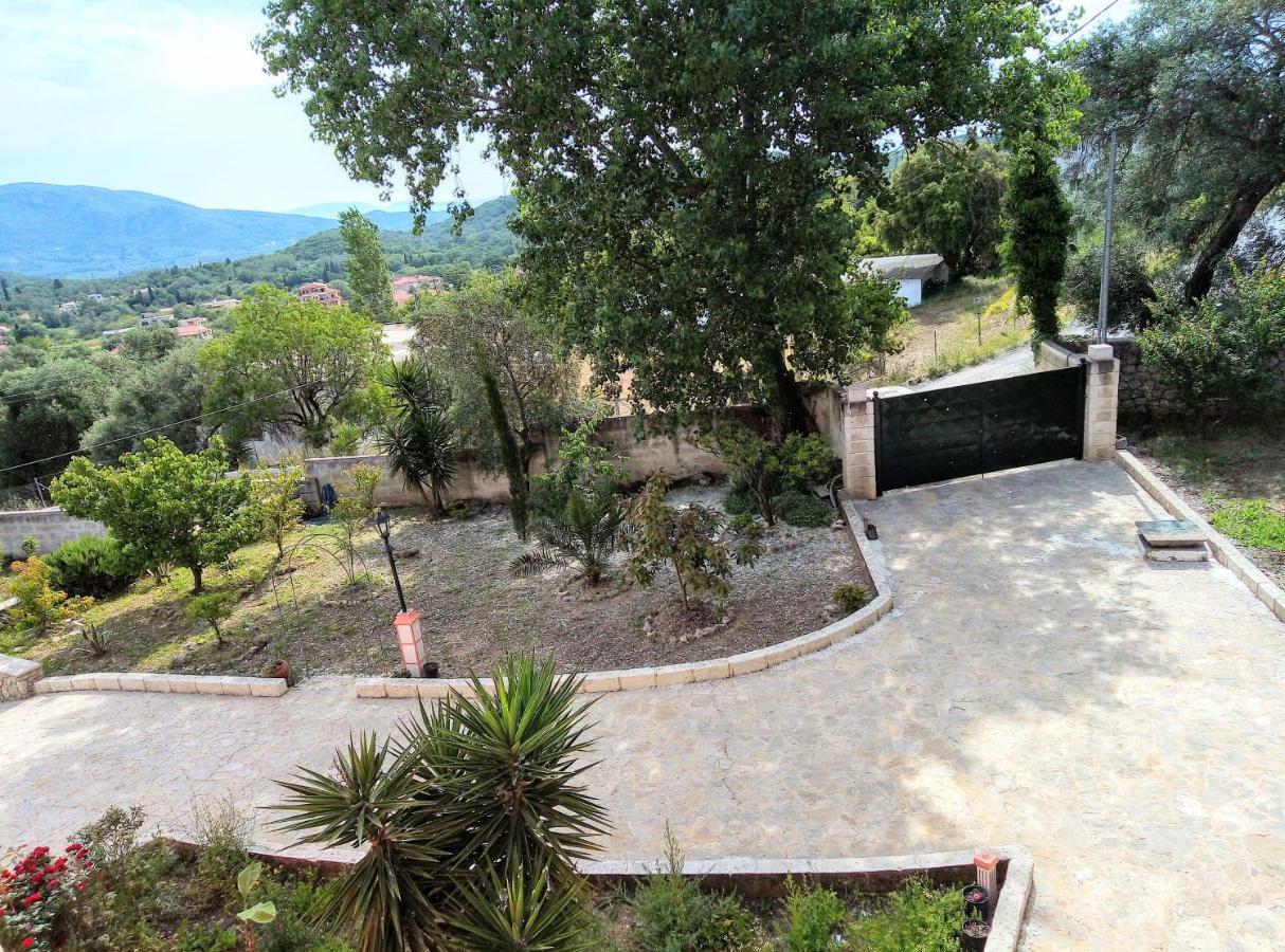 Villa Silvia Ágios Matthaíos Kültér fotó